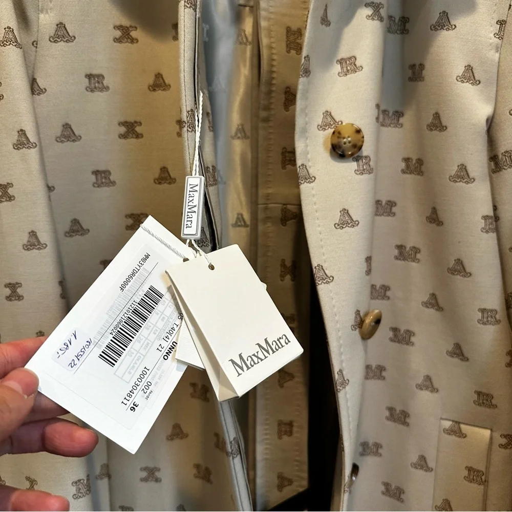SOLD! MAX MARA FULL LOGO TRENCH COAT SIZE: US6 IT40 NEW WITH TAG FALL/WINTER - Picture 9 of 16